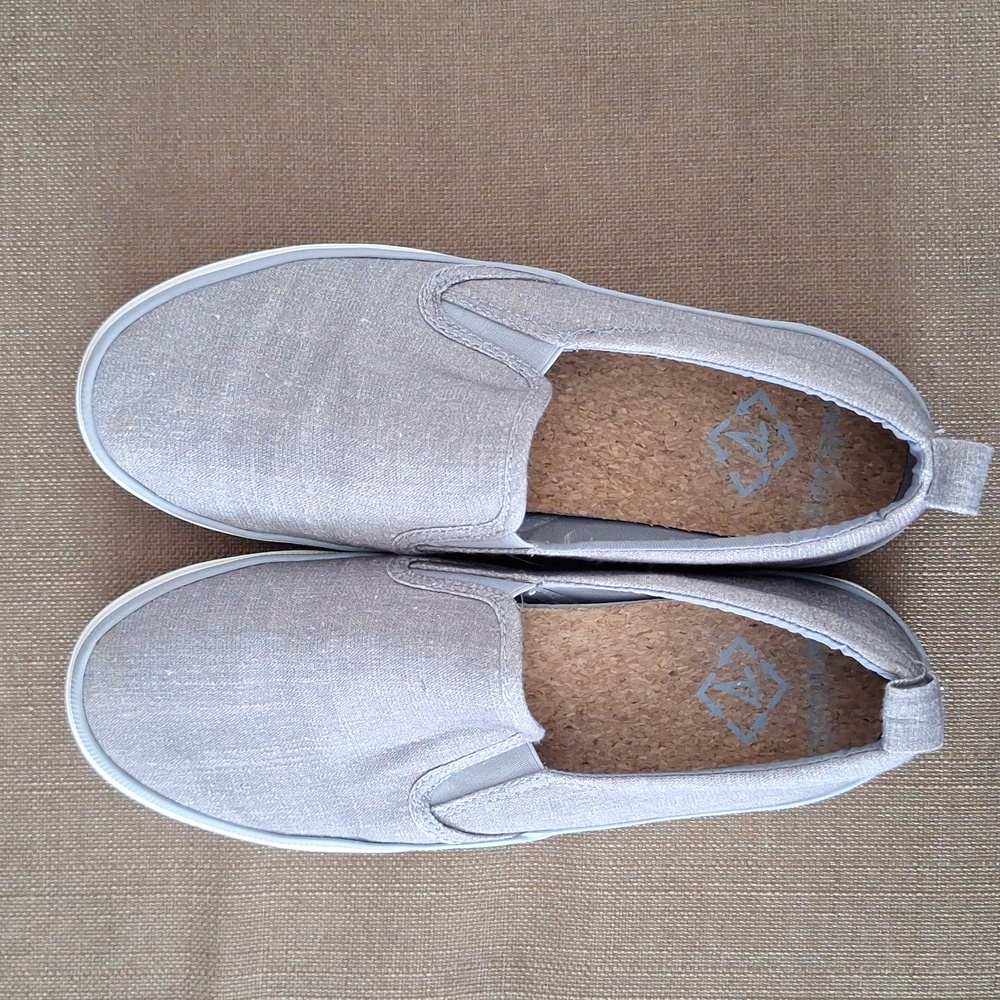 Sperry Women's size 7 Seacycled Crest Twin Gore Canvas slip on (silver sparkle)